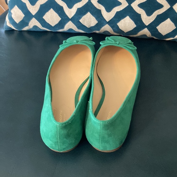 Liz Claiborne Flats - Picture 3 of 8